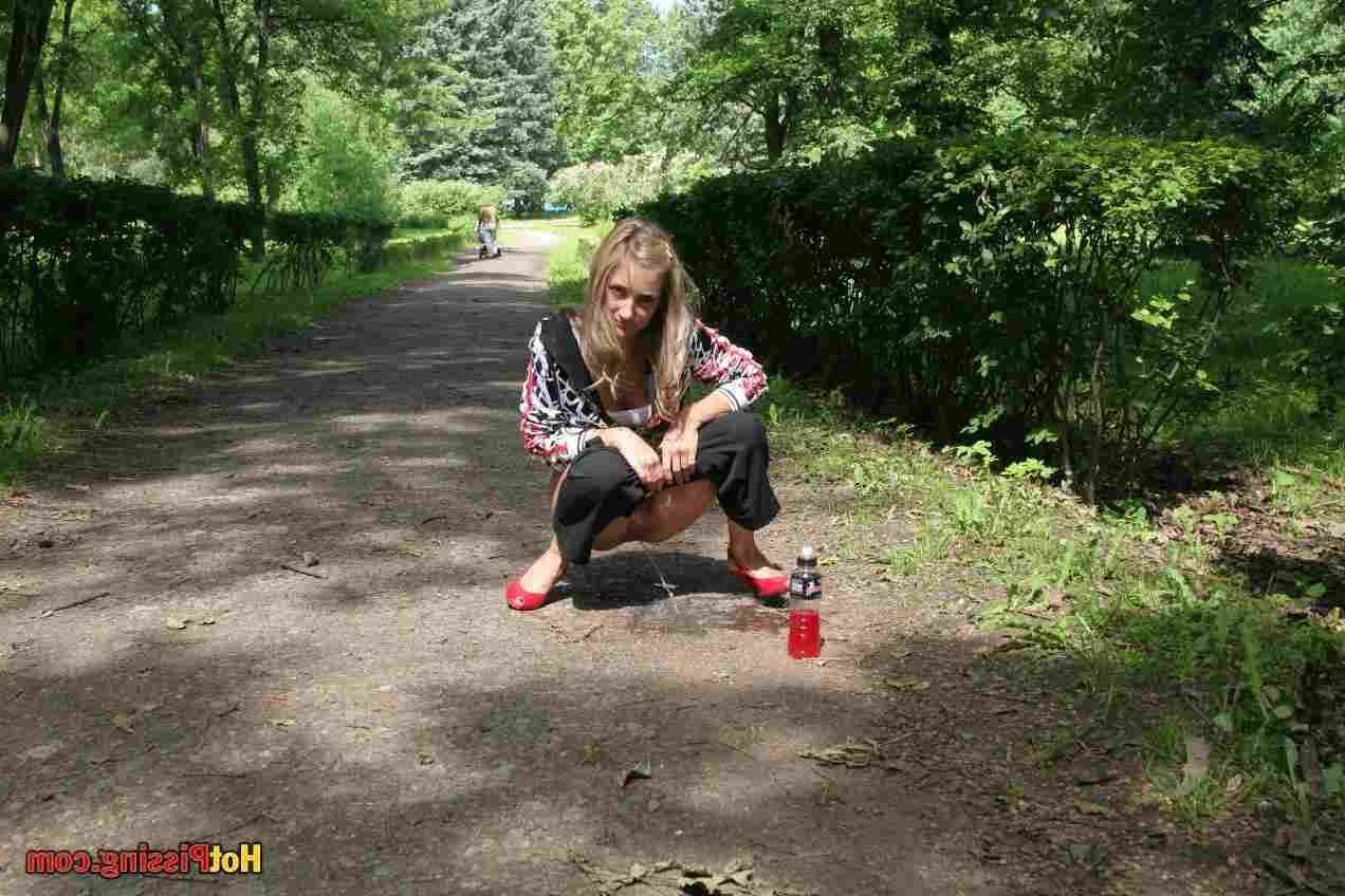 15P Slut pissing outdoors