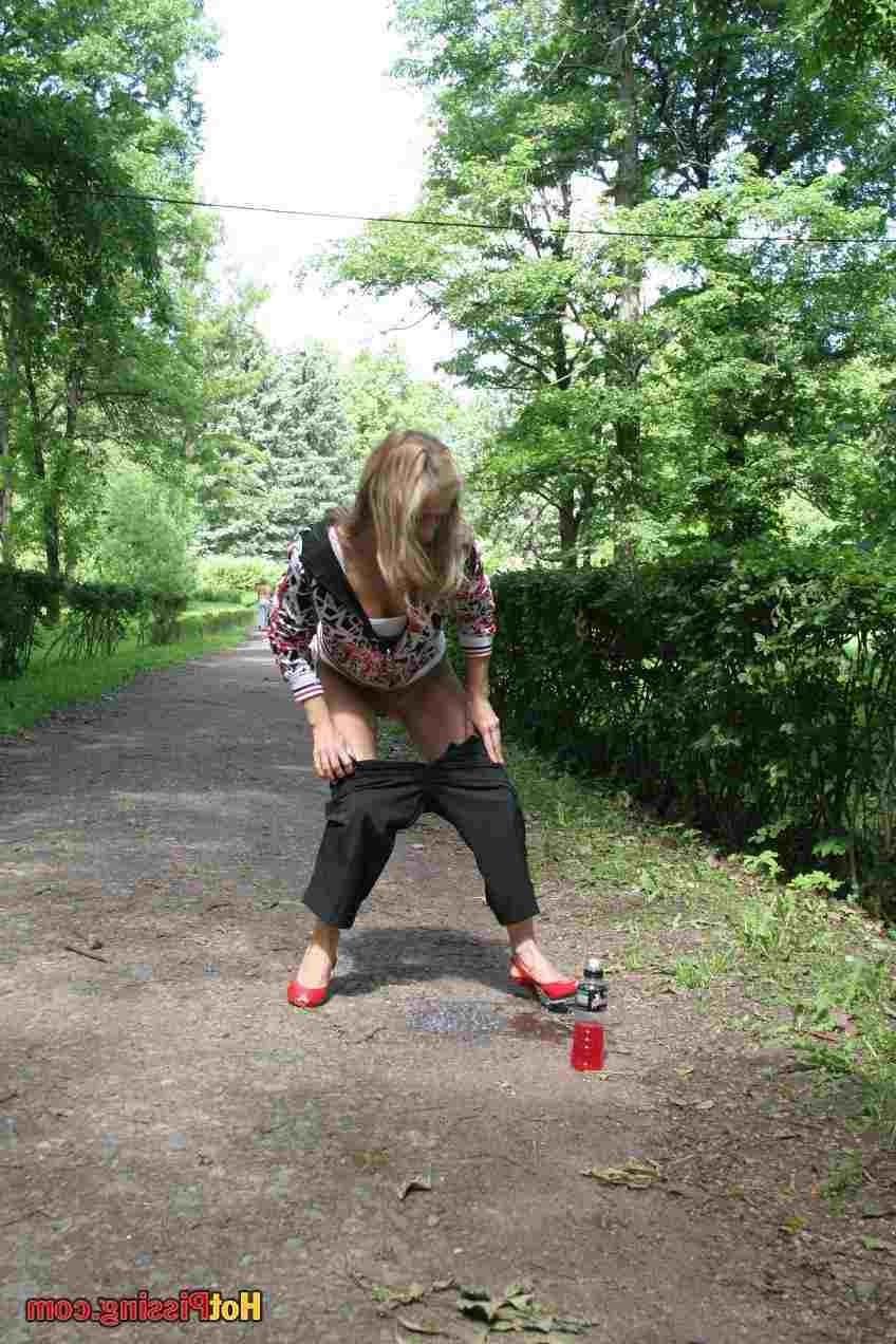 15P Slut pissing outdoors