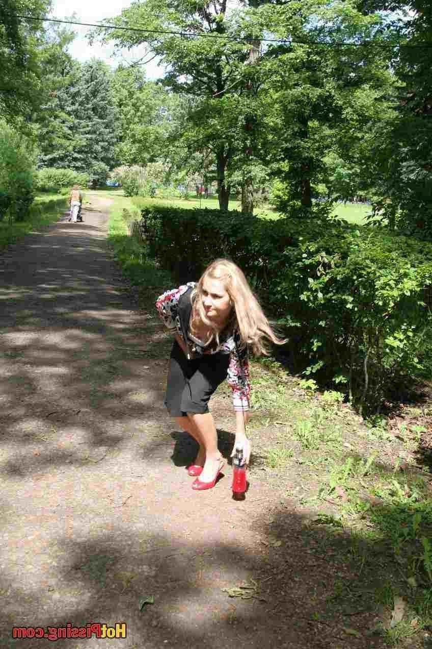 15P Slut pissing outdoors