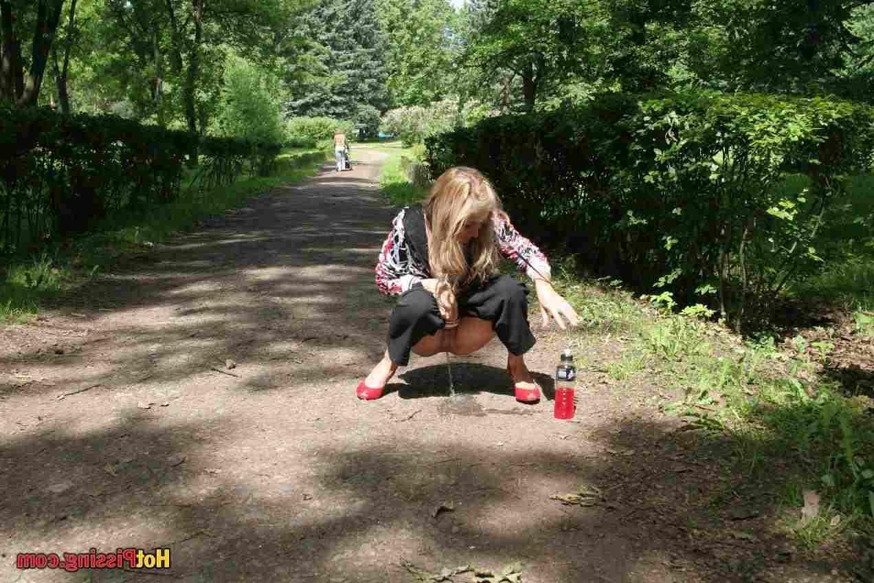 15P Slut pissing outdoors