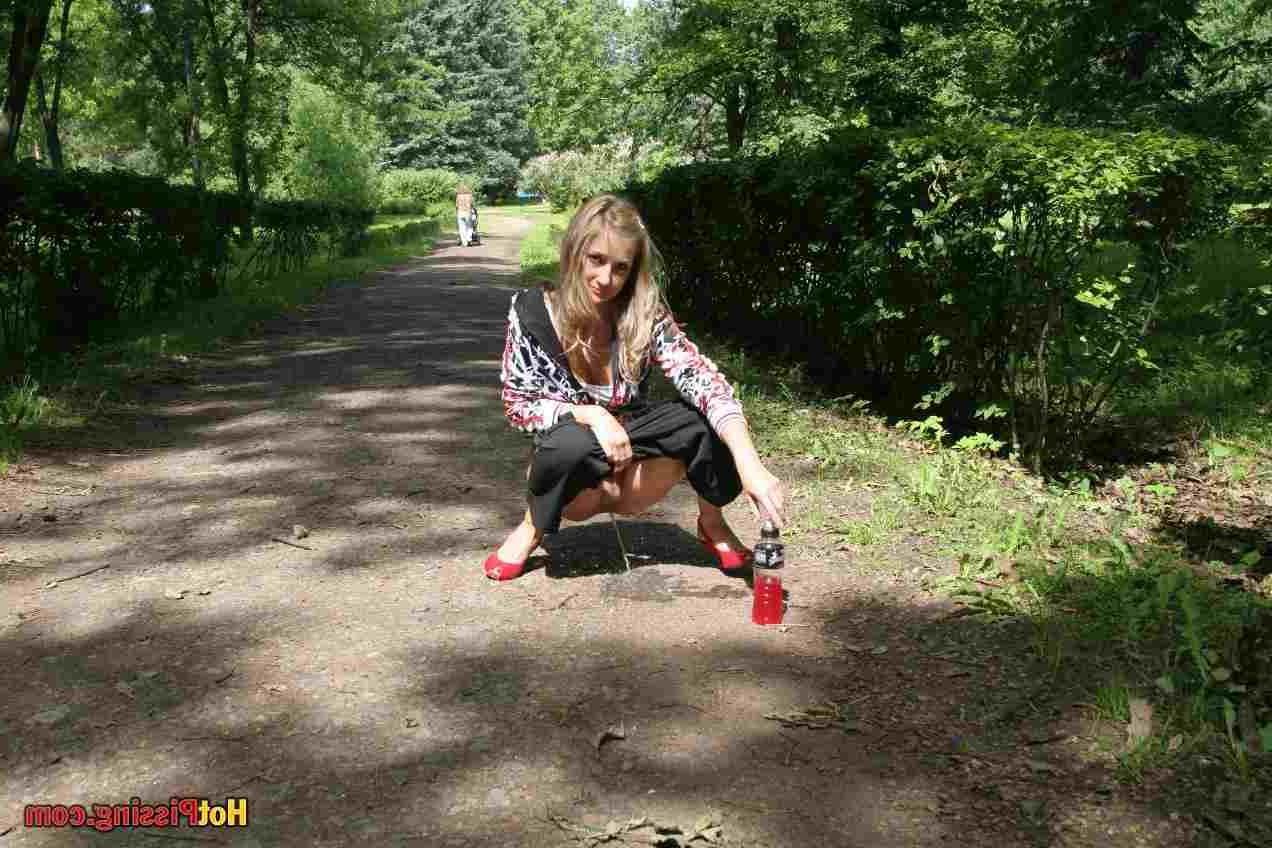 15P Slut pissing outdoors
