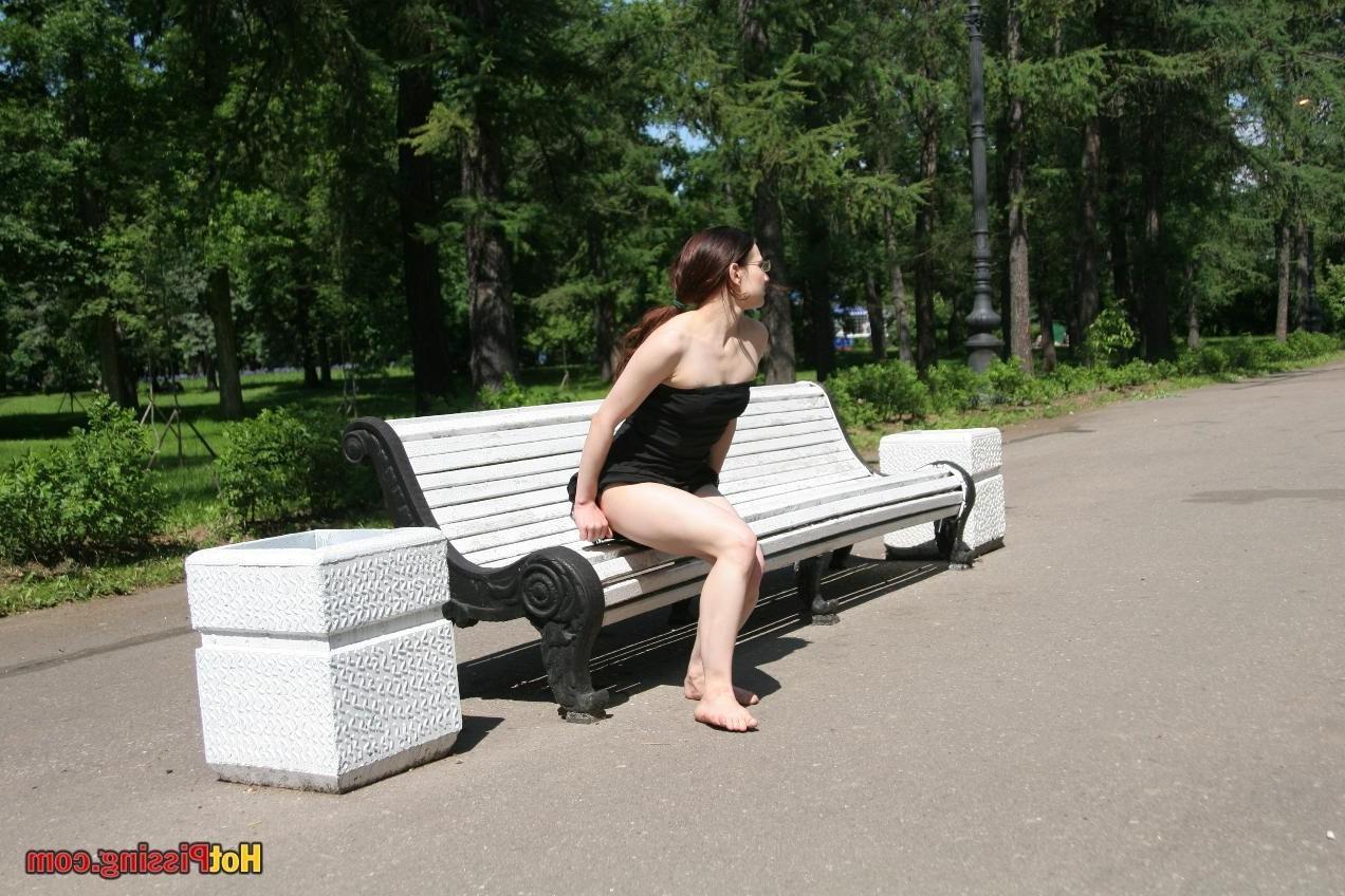 8P Summer beauty wants to piss so strong that does it next to a bench