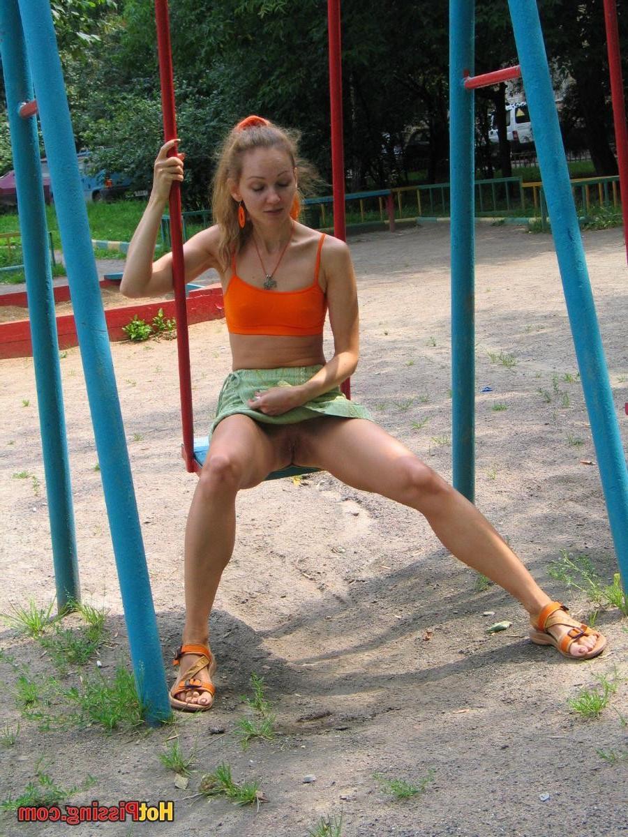 10P Blonde chickie in summer get-up teeters and makes a wee-wee playfully