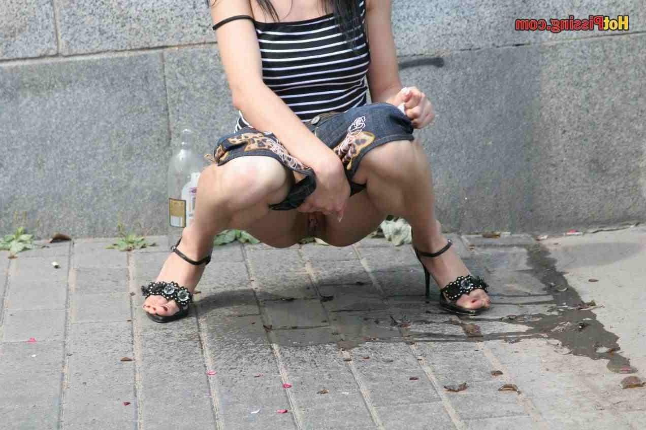 15P Slut pissing outdoors
