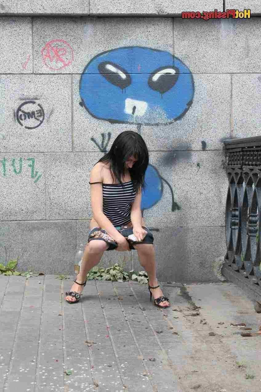 15P Slut pissing outdoors