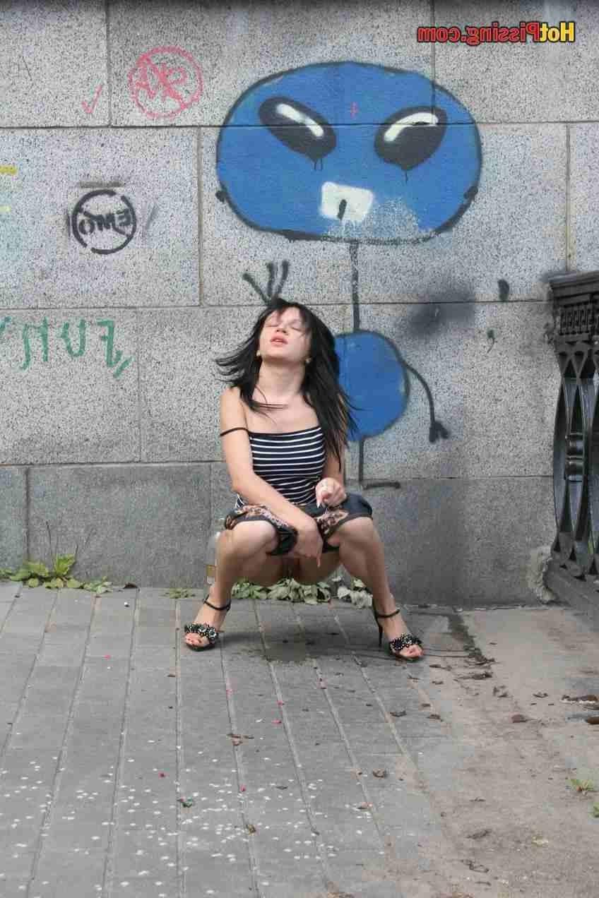 15P Slut pissing outdoors