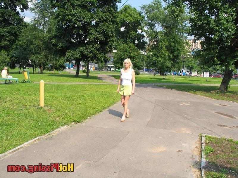 15P Blonde pissing outdoors