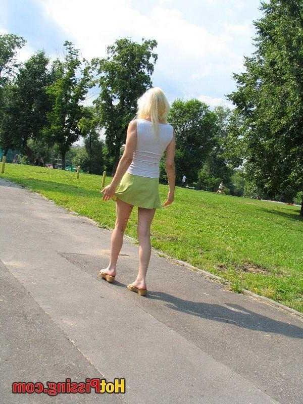 15P Blonde pissing outdoors