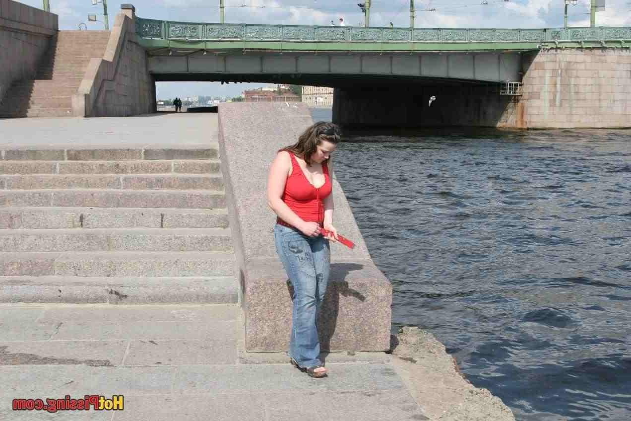 15P Slut pissing outdoors