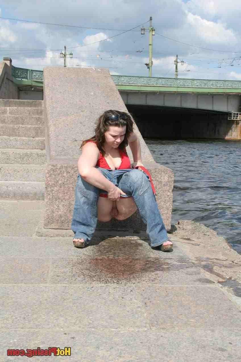 15P Slut pissing outdoors