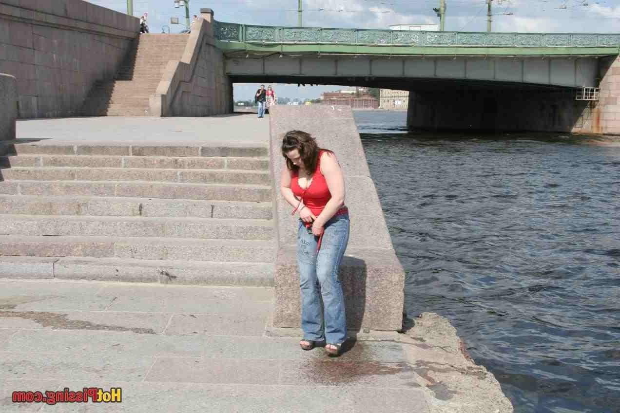 15P Slut pissing outdoors