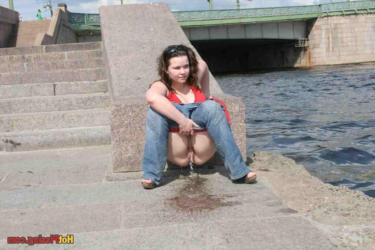 15P Slut pissing outdoors