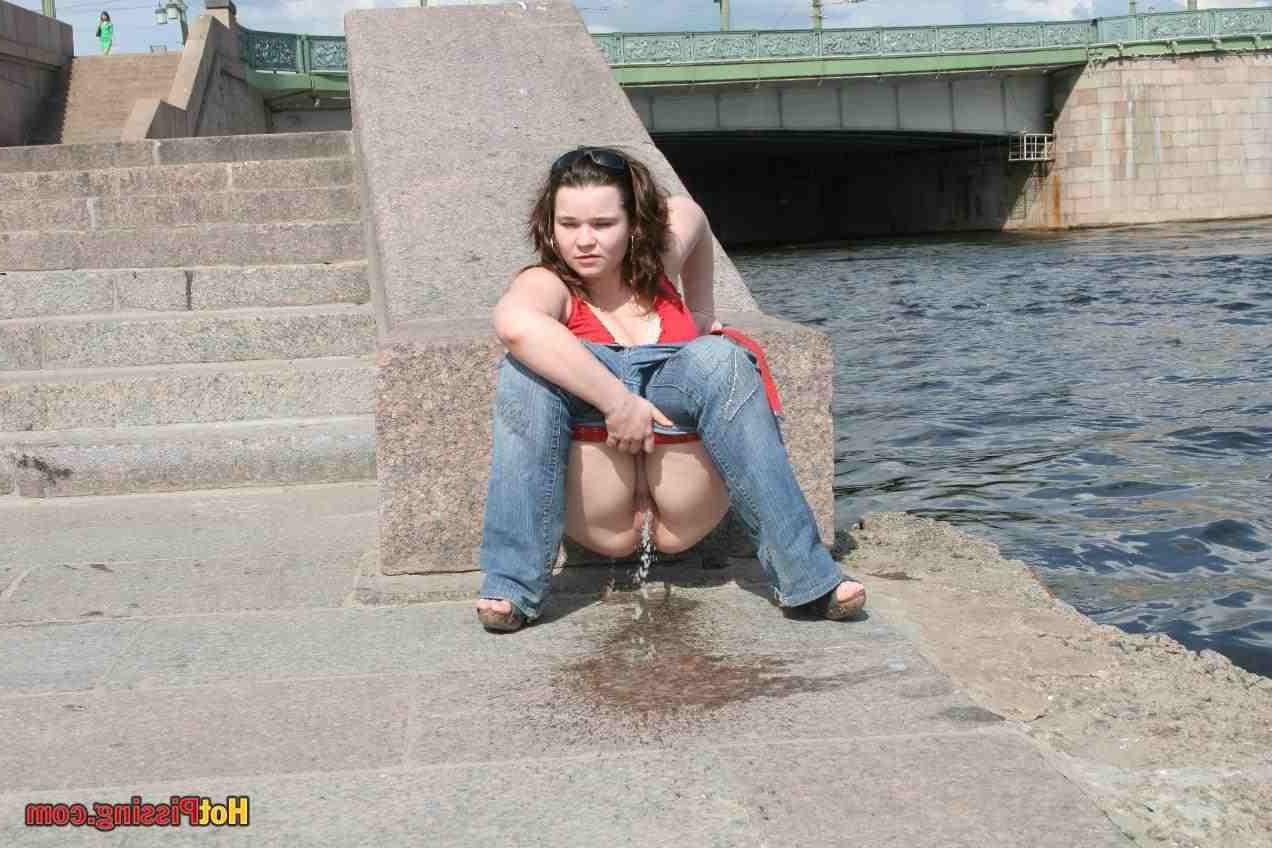 15P Slut pissing outdoors