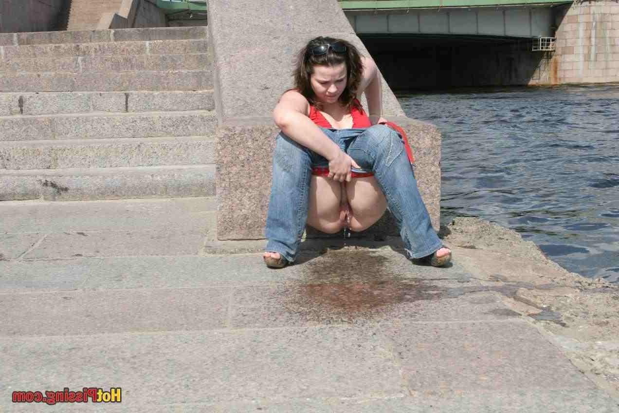 15P Slut pissing outdoors