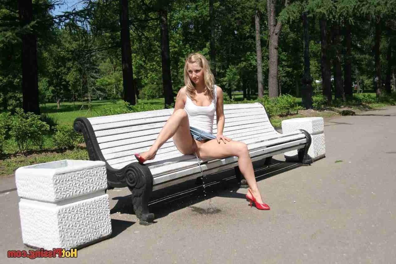 15P Blonde pissing outdoors