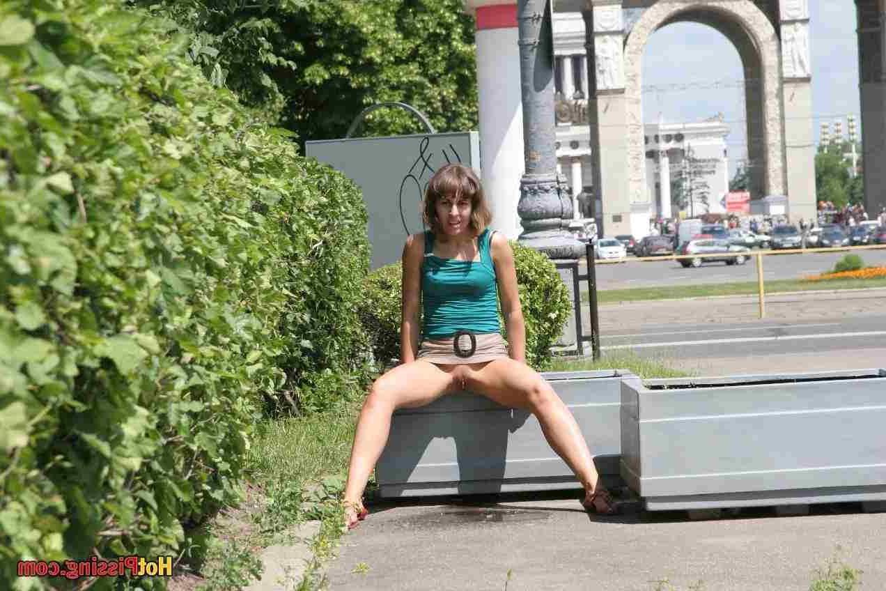 15P Slut pissing outdoors