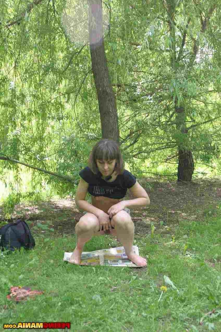 15P Slut pissing outdoors