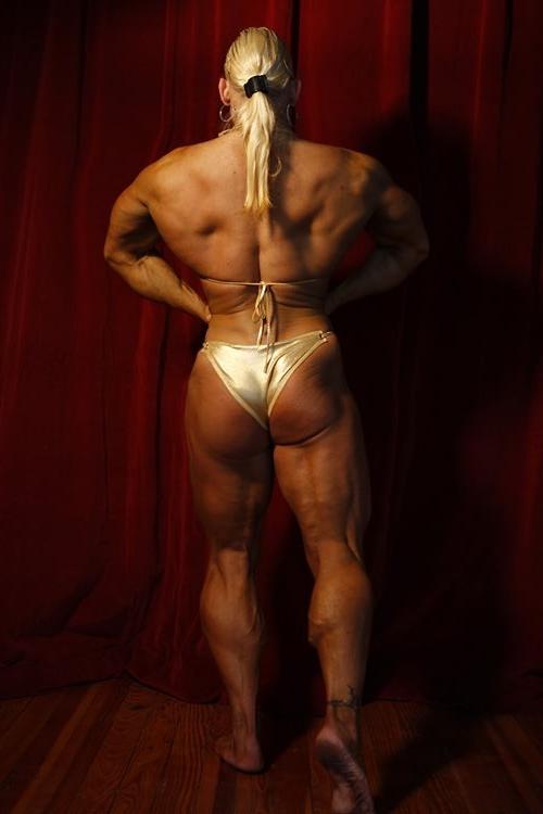 12P Female Bodybuilder goes full nude after competition
