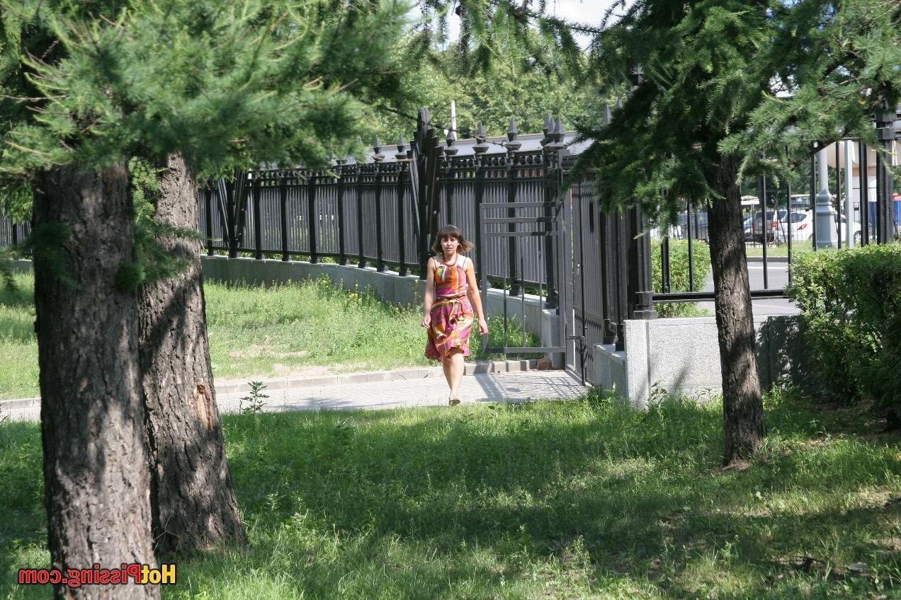 15P Cute amateur babe peeing