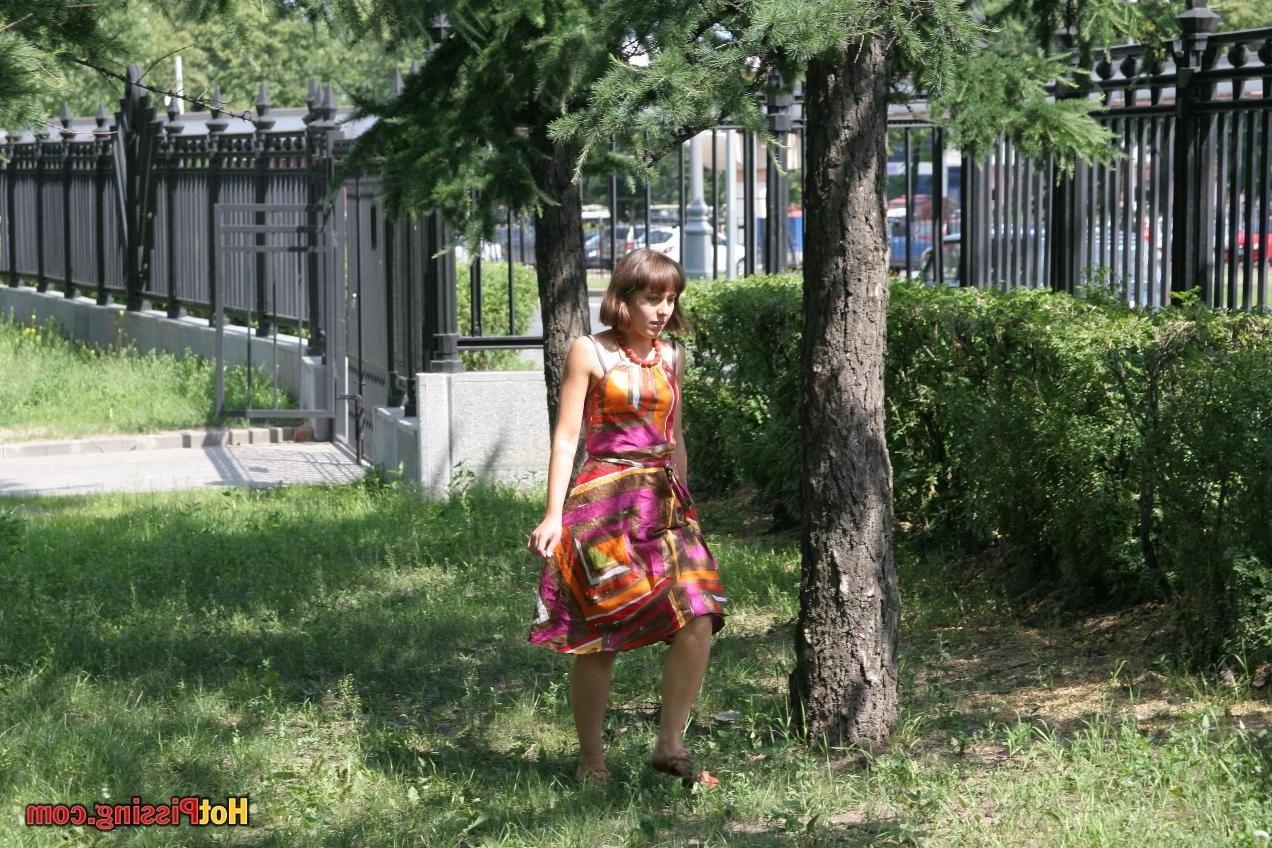 15P Cute amateur babe peeing