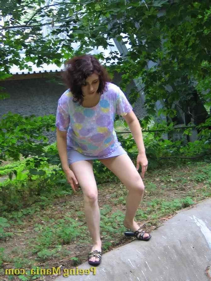 15P Slut peeing outdoors