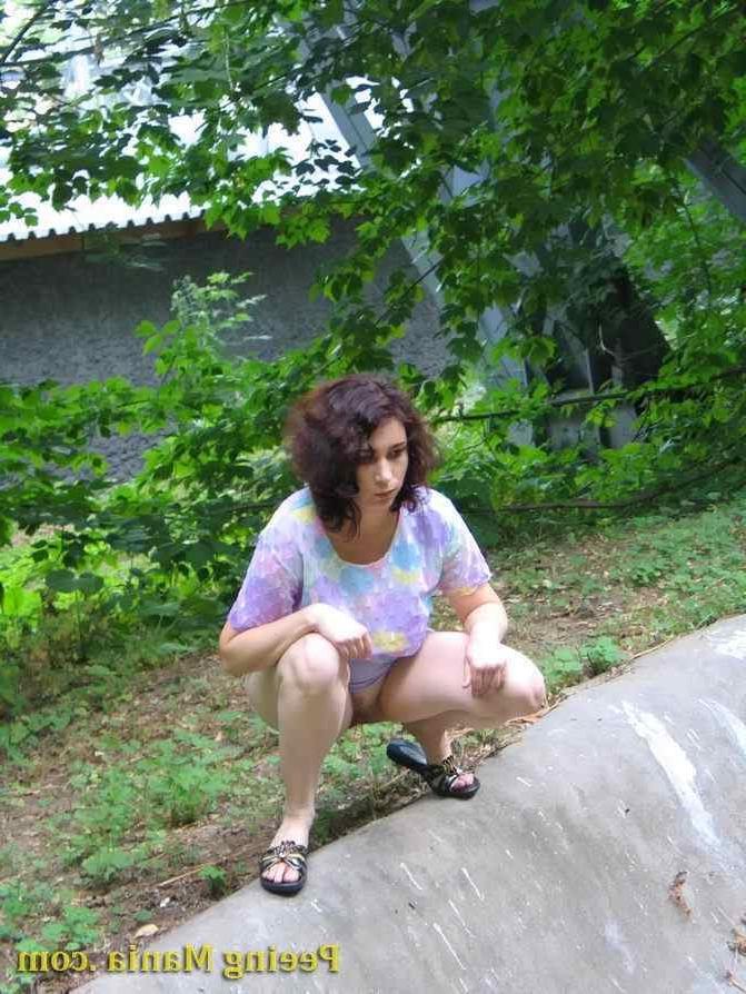 15P Slut peeing outdoors