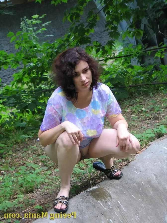 15P Slut peeing outdoors