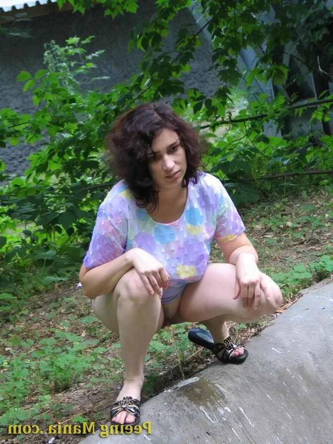15P Slut peeing outdoors