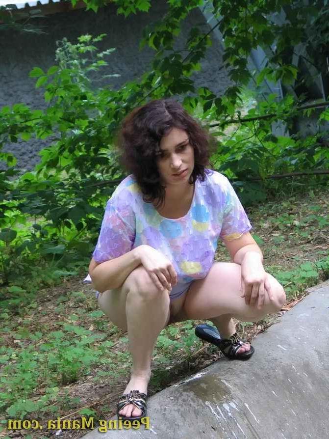 15P Slut peeing outdoors