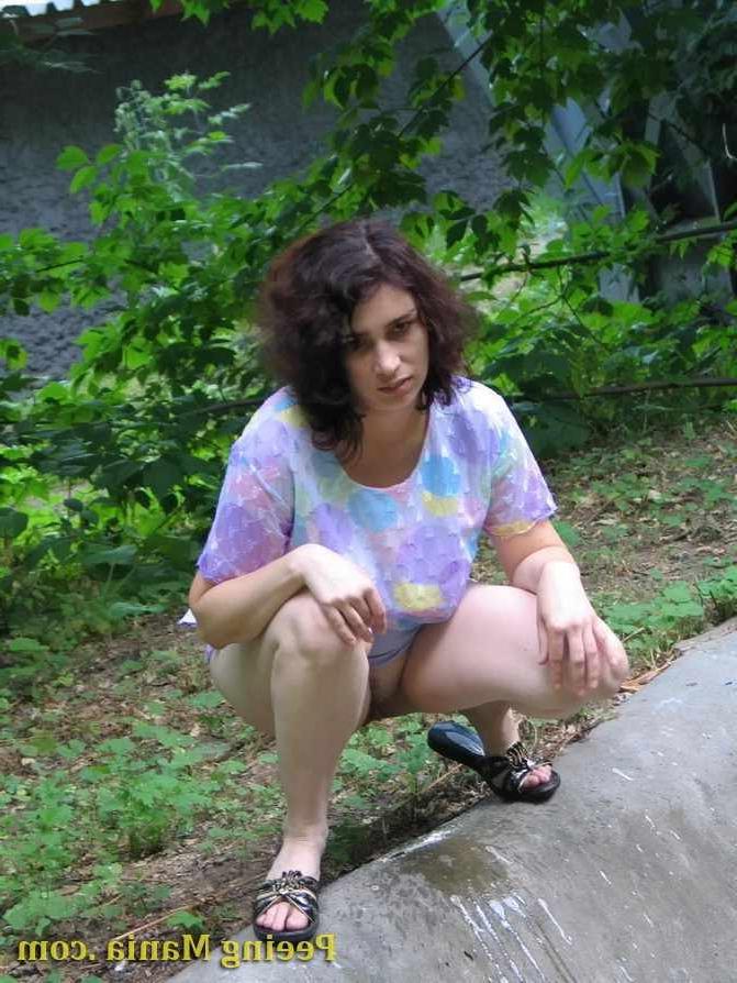 15P Slut peeing outdoors
