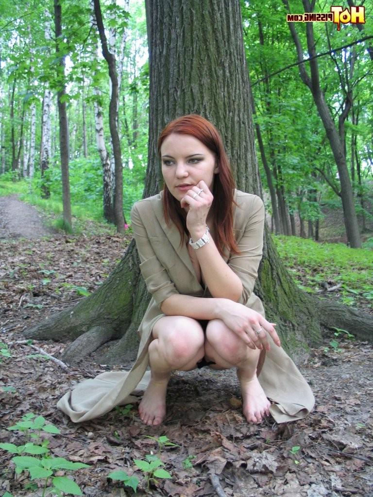 15P Cute amateur babe pissing