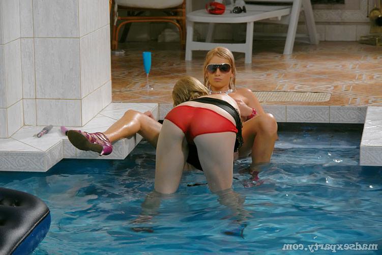 16P Horny sexy lesbian babes hot pool party