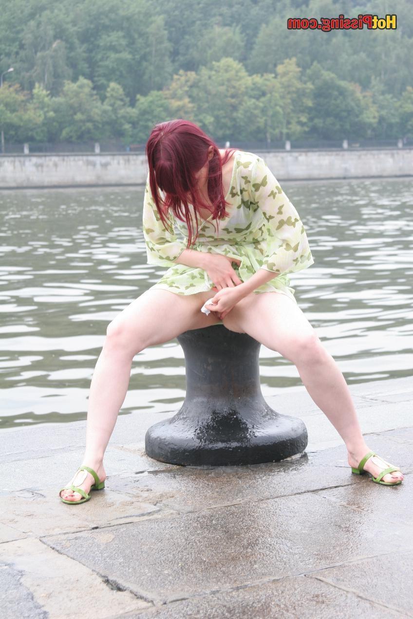 15P This babe sits on some cold metallic staff and lunching hot urine stream