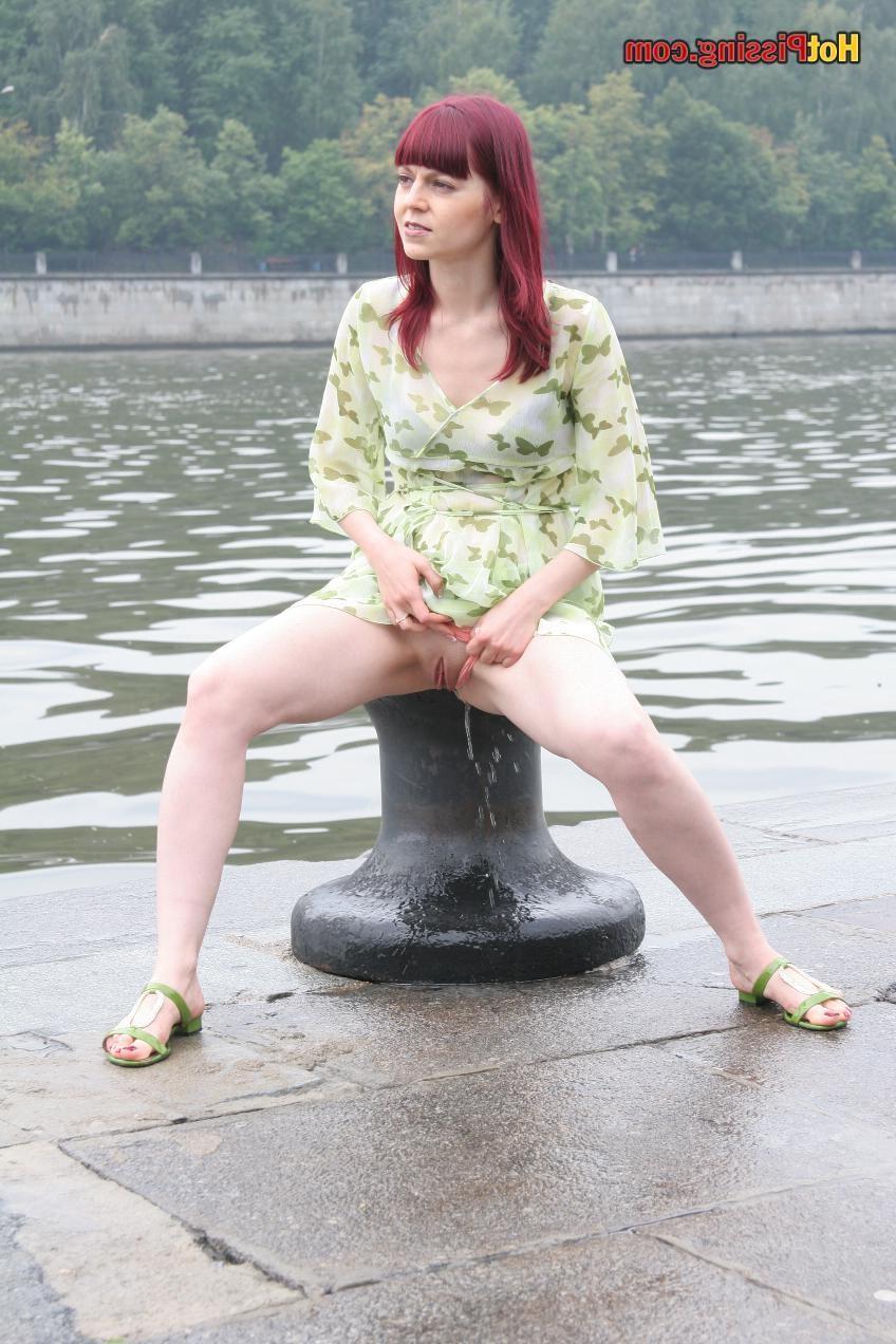 15P This babe sits on some cold metallic staff and lunching hot urine stream