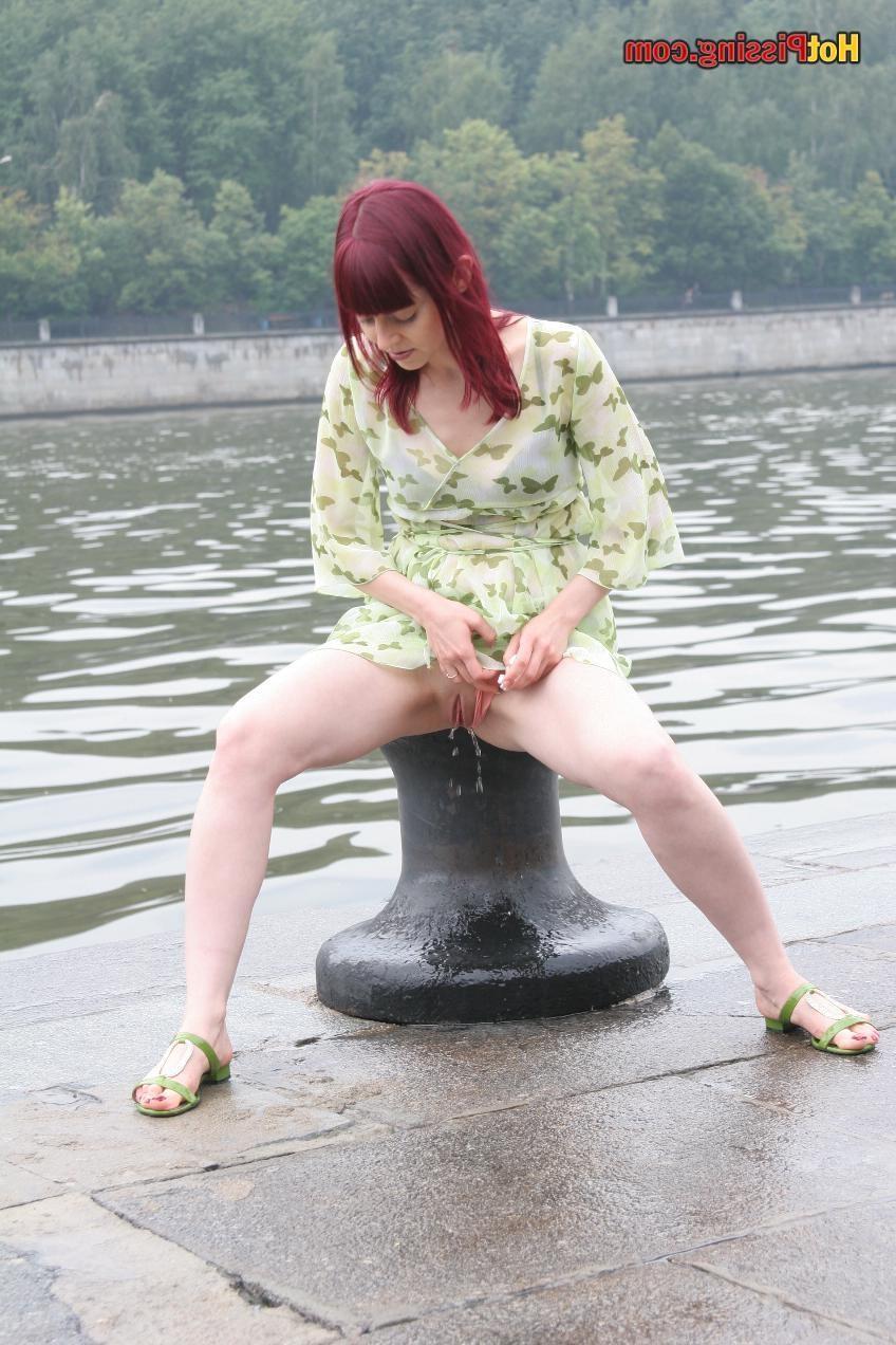 15P This babe sits on some cold metallic staff and lunching hot urine stream