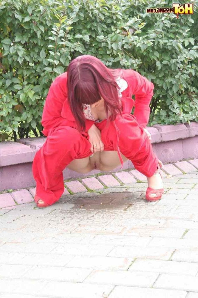 16P Redhead pissing outdoors