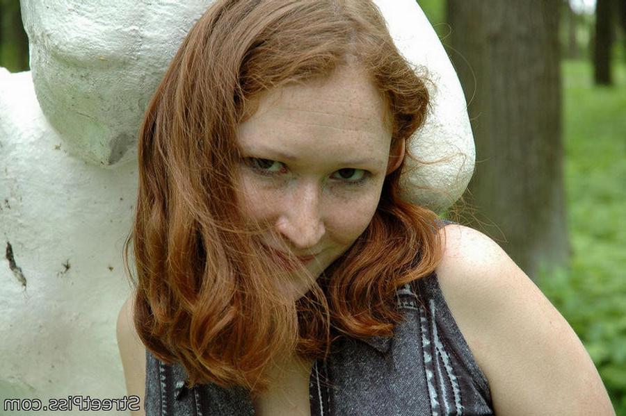 12P Shy redhead spreads legs to wet a park sculpture