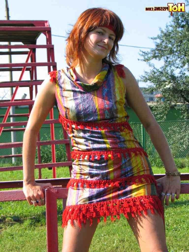 16P Slut pissing outdoors