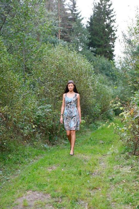 16P Tight teen with no underwear takes a piss outdoors