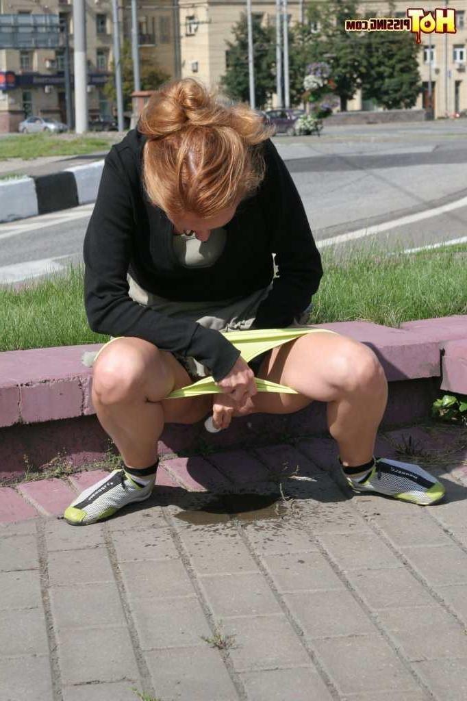 16P Girl pissing next to a street