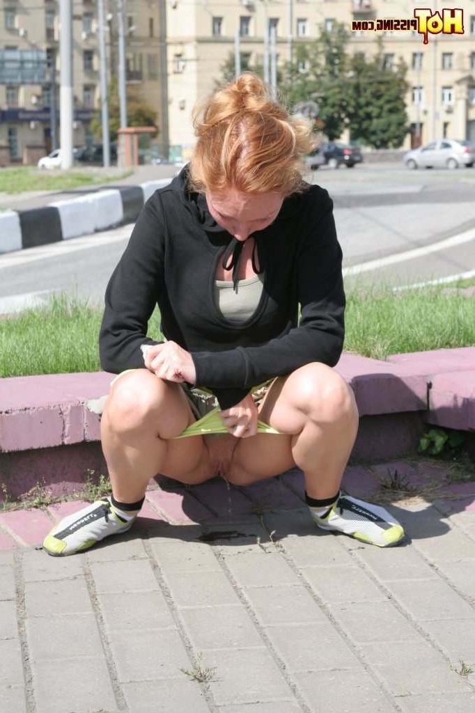 16P Girl pissing next to a street