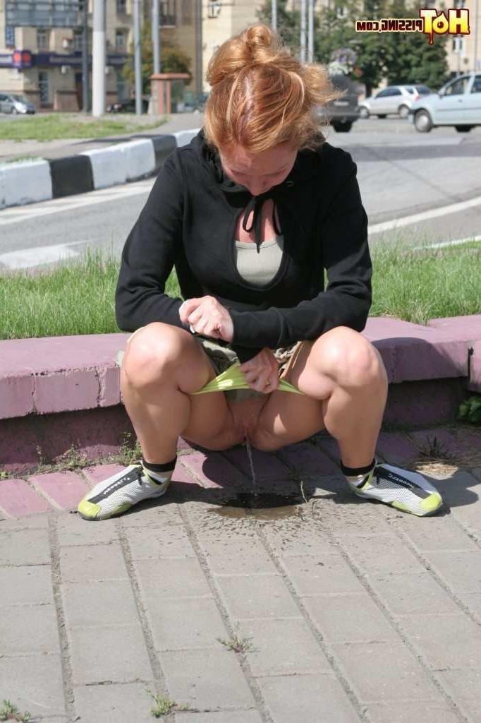 16P Girl pissing next to a street