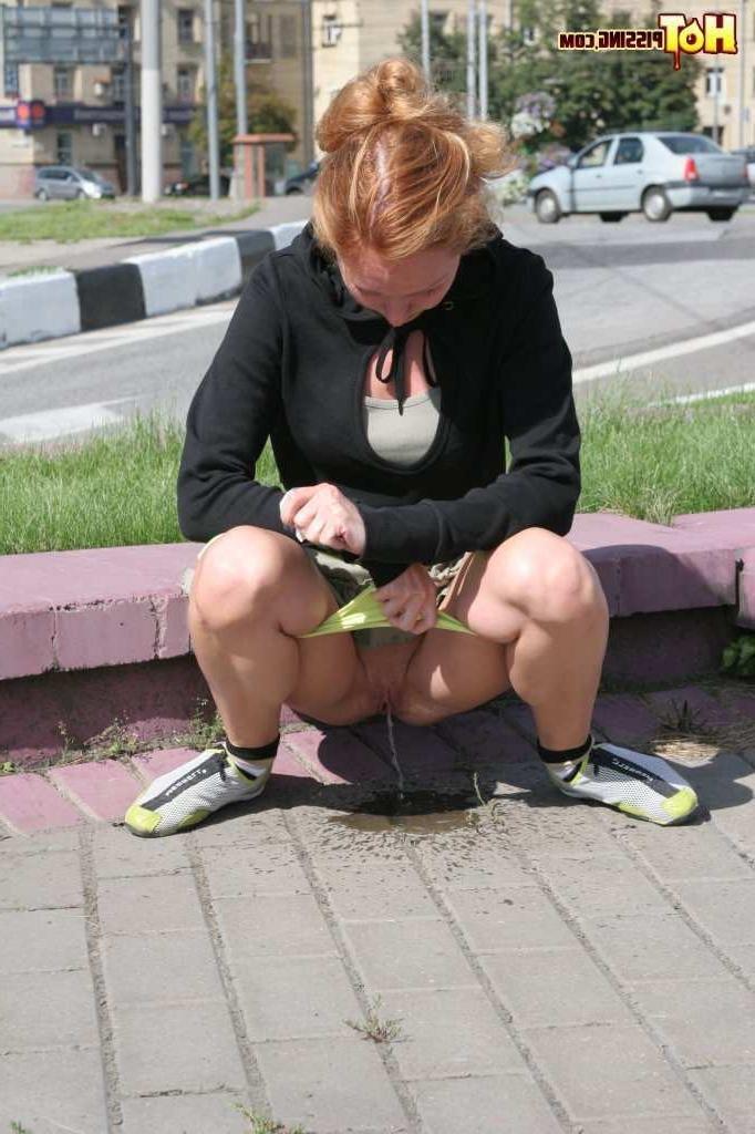 16P Girl pissing next to a street