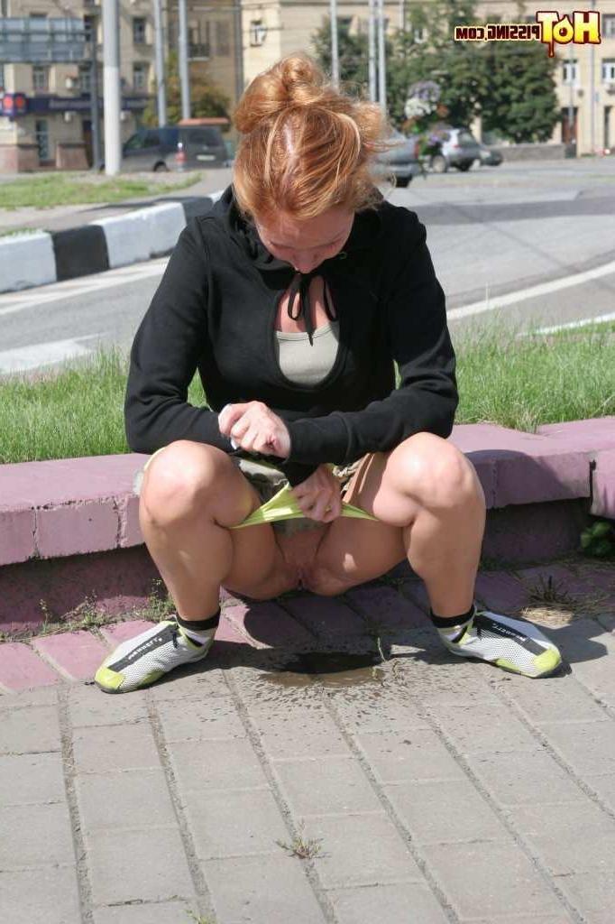 16P Girl pissing next to a street