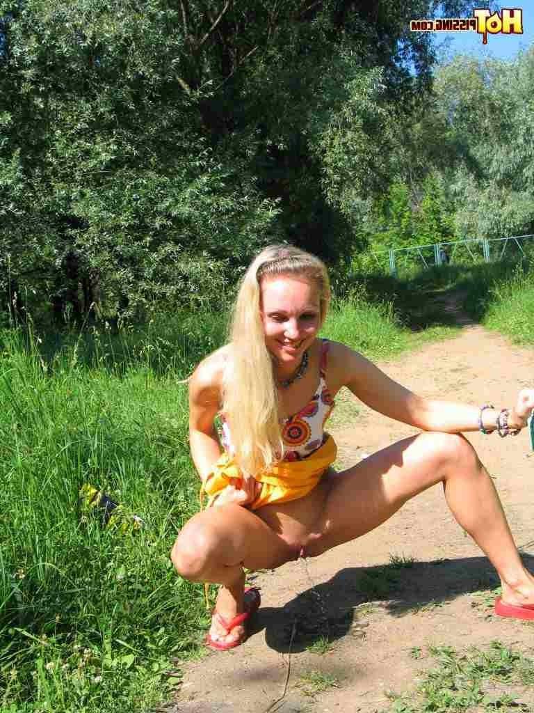 16P Hot blonde pissing outdoors