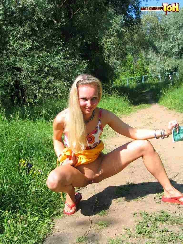 16P Hot blonde pissing outdoors