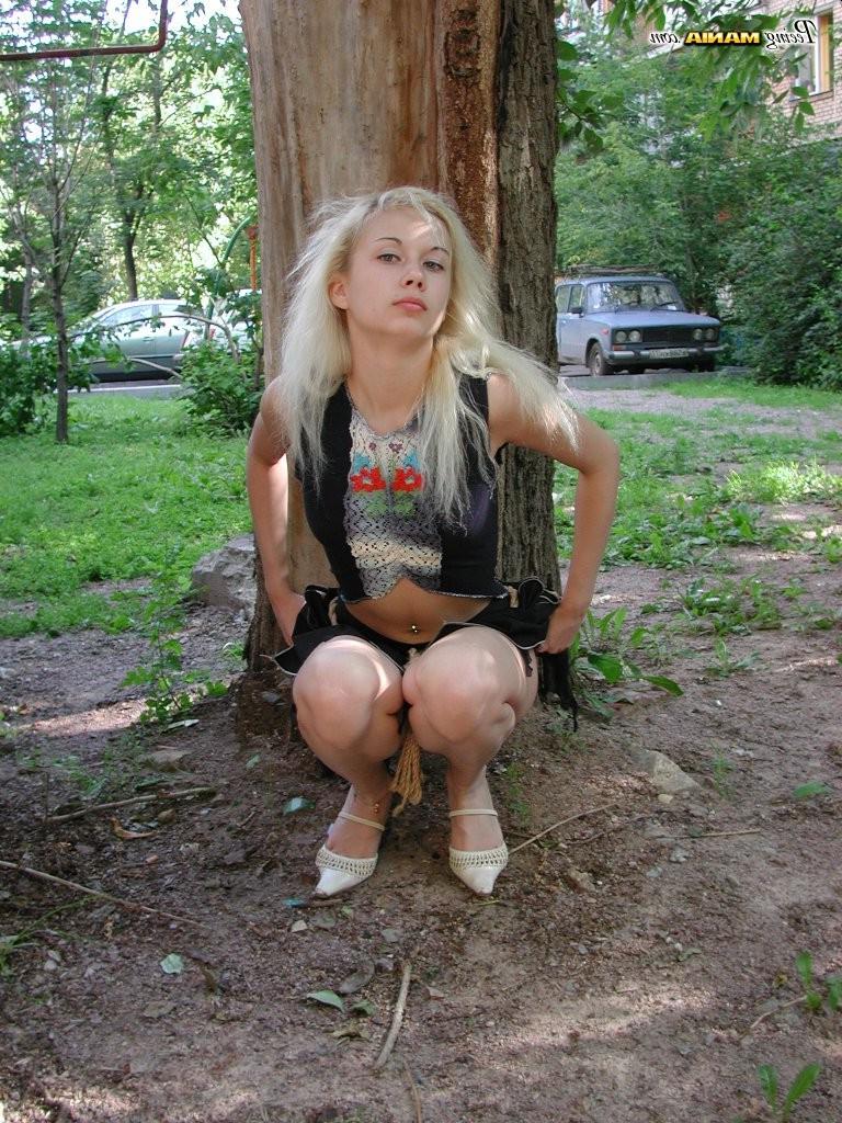 15P Pee-needed blonde squats behind a tree to relieve herself in the park