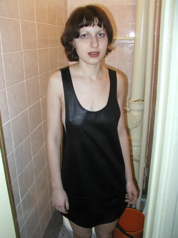 15P Hot amateur brunette peeing