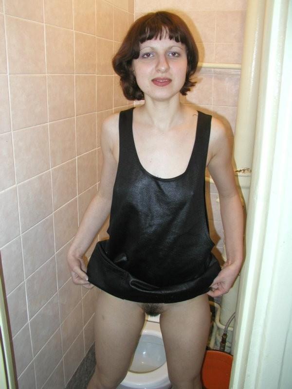 15P Hot amateur brunette peeing