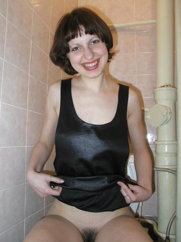 15P Hot amateur brunette peeing